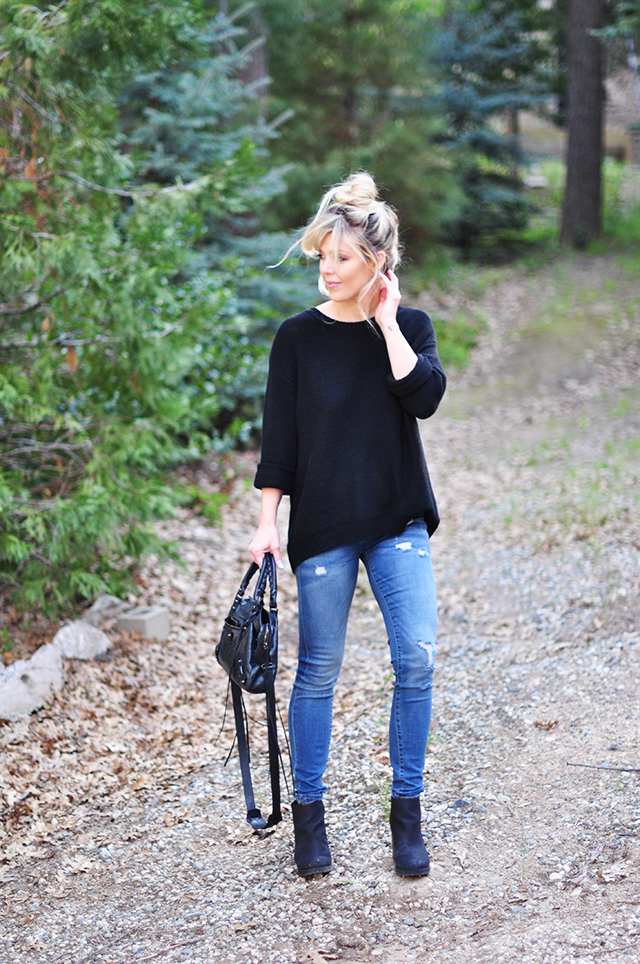 skinny jeans+black sweater