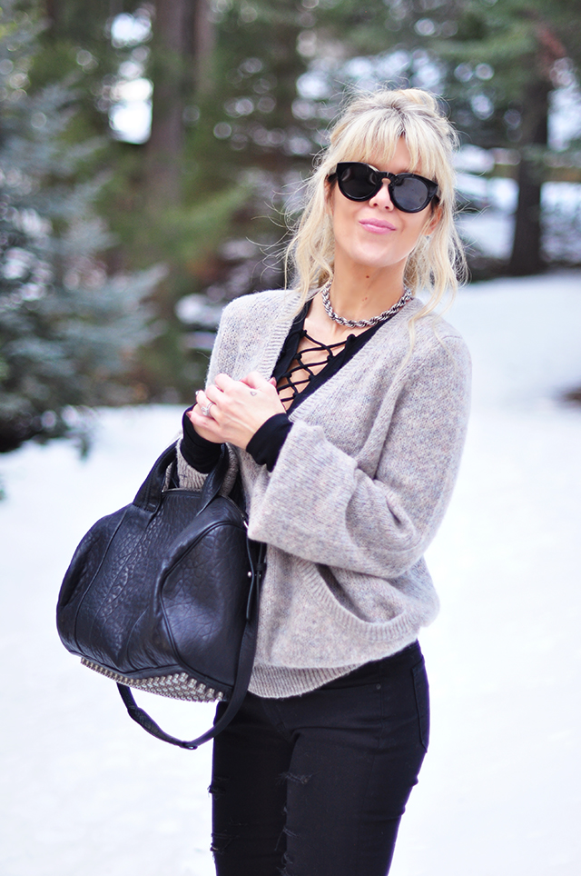 style in the snow_black and gray