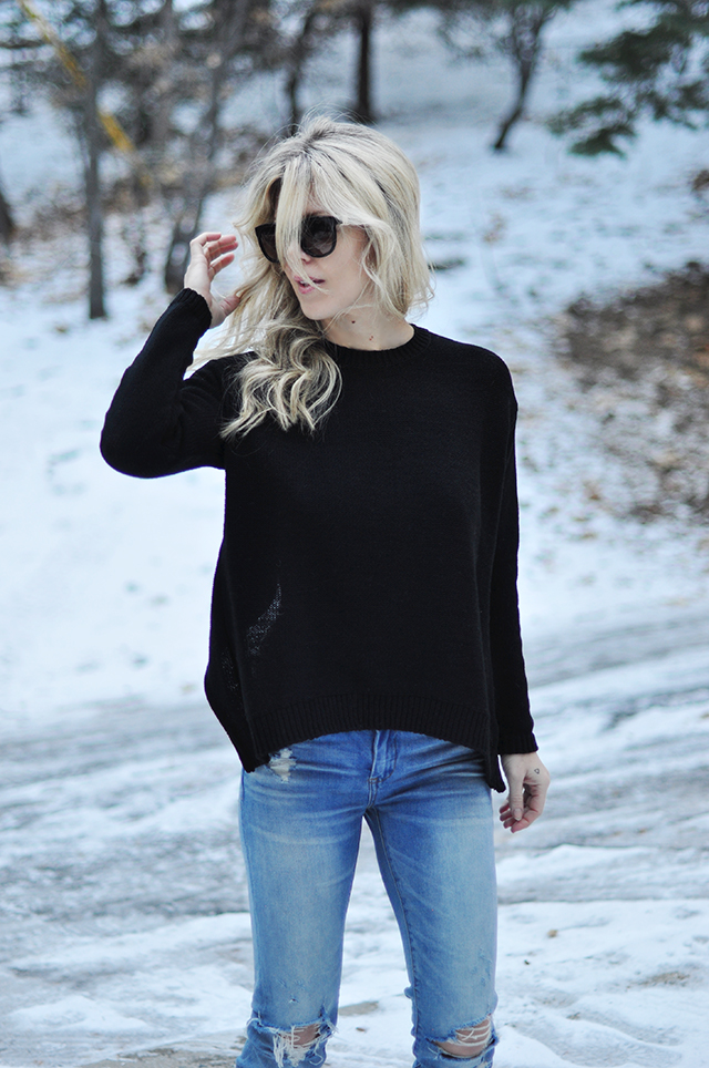 sweater-with-jeans-in-the-snow