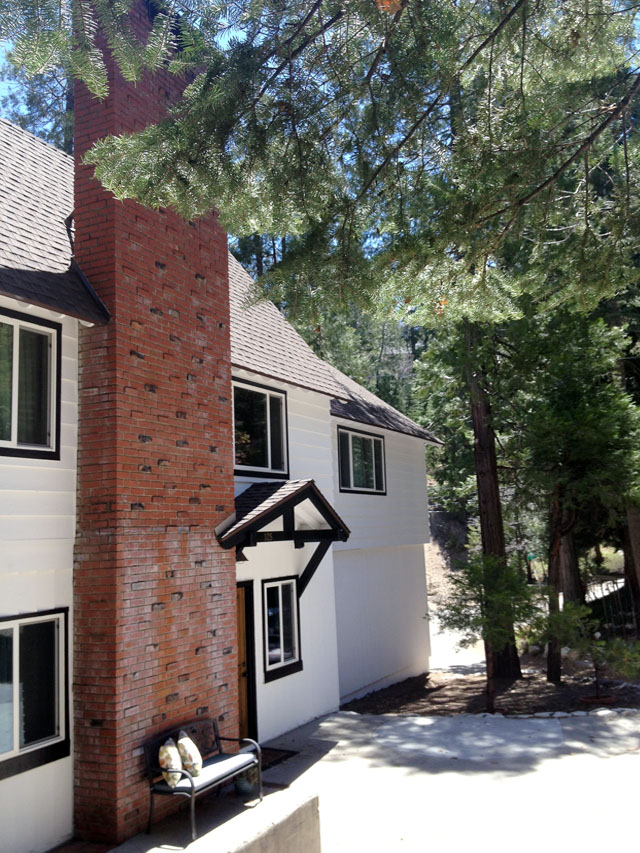 white+house+black+trim+brick+accents+