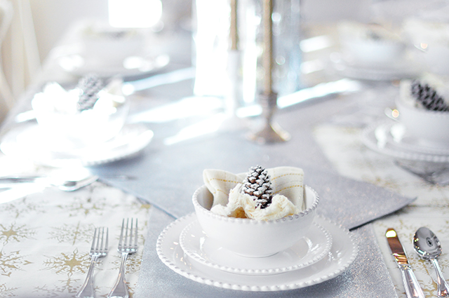 winter holiday table decor_ silver and gold+pinecones