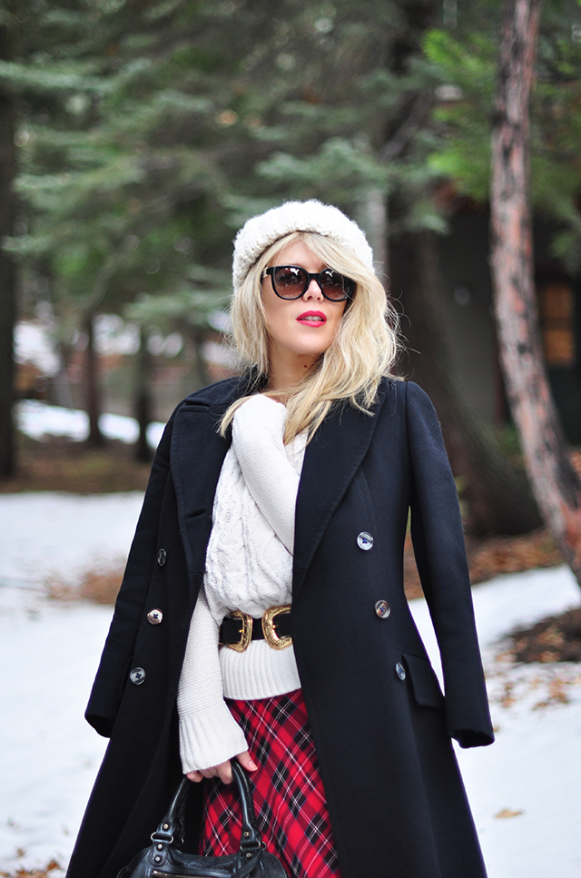 winter-style-in-the-snow_vintage-military-coat